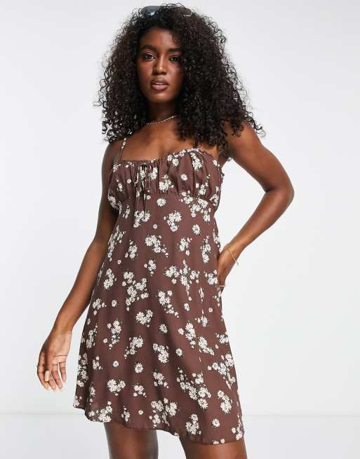 New Look - Zonnejurk met ruches in bruin