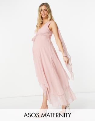  Нежно-розовое многослойное платье макси из мягкой ткани с завязкой ASOS DESIGN Maternity-Розовый