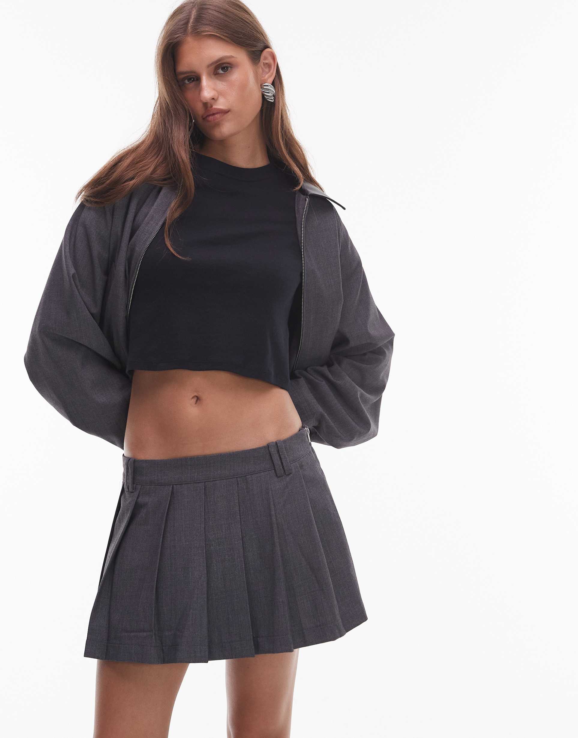 nia fennel pleated skort in charcoal