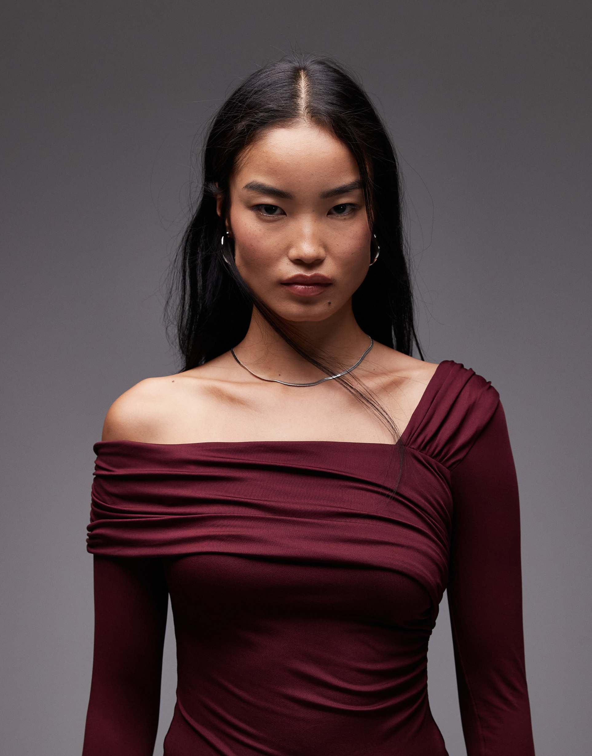 nia margo off-shoulder long sleeve slinky top in burgundy