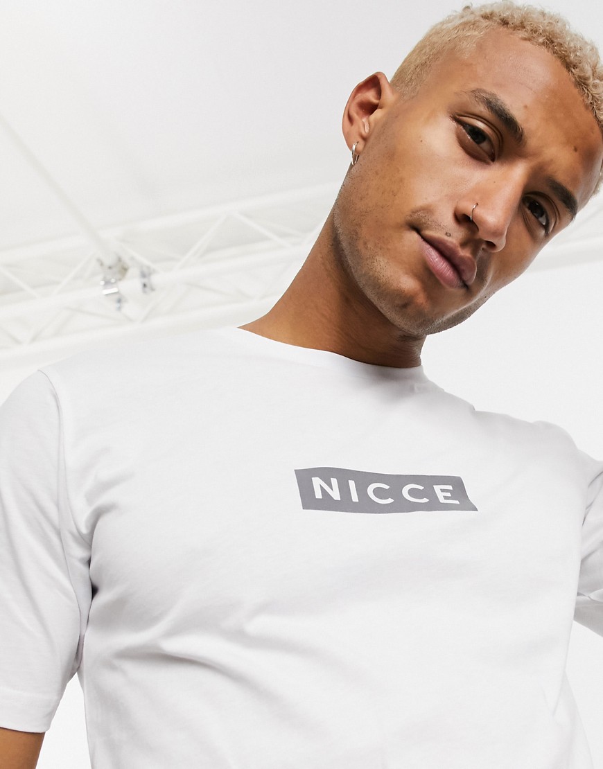 Nicce - Base - T-shirt med reflekterende logo i hvid