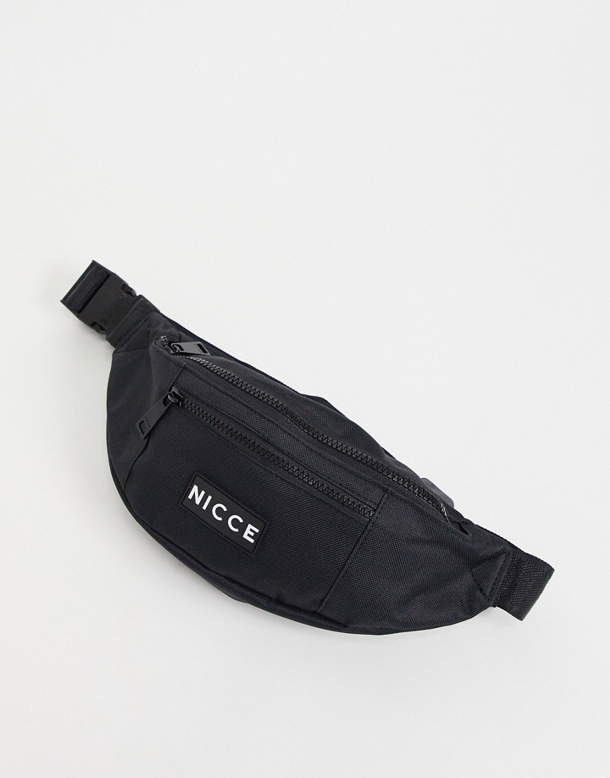 Nicce - Heuptasje met rubberen logo en grove rits in zwart