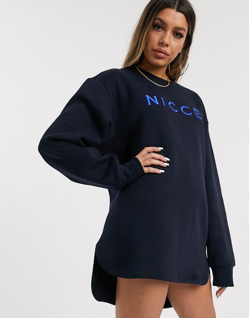Nicce – Klänning i sweatshirtmaterial med avslappnad passform och broderad logga-Marinblå