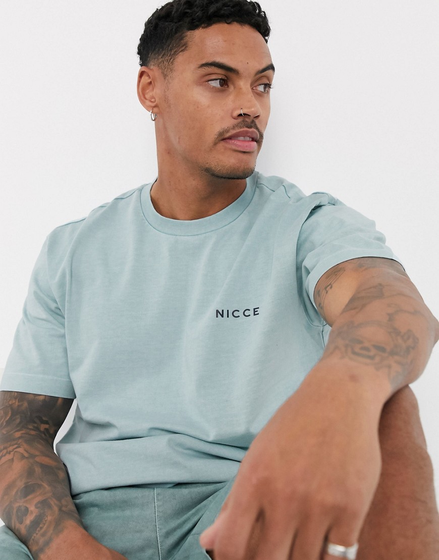 Nicce – Ljusblå t-shirt i oversize