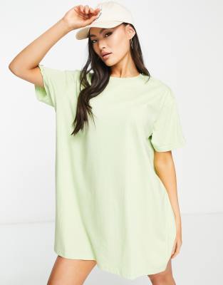 Night Addict - Oversize-T-Shirt-Kleid in Limettengrün mit „Baddie"-Print