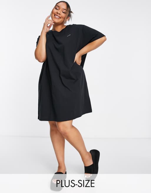 Night Addict Plus – Limited – T-Shirt-Kleid in Blau mit Oversize-Schnitt