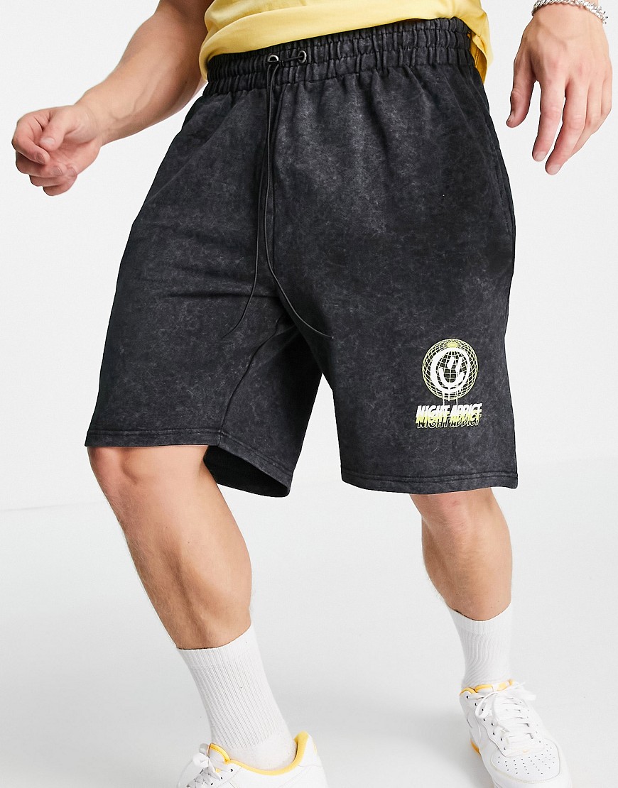 Night Addict – Shorts in Schwarz mit Logo