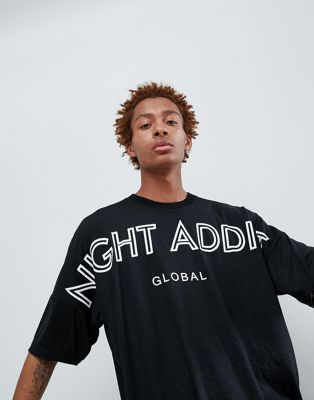Night Addict - T-shirt met lage schouders en print op de achterkant-Zwart