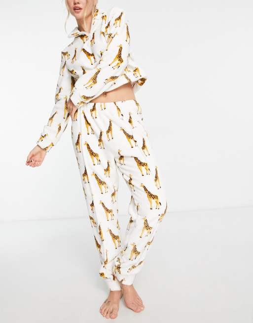 Night - Fleece loungeset met korte rits in crème met giraffeprint