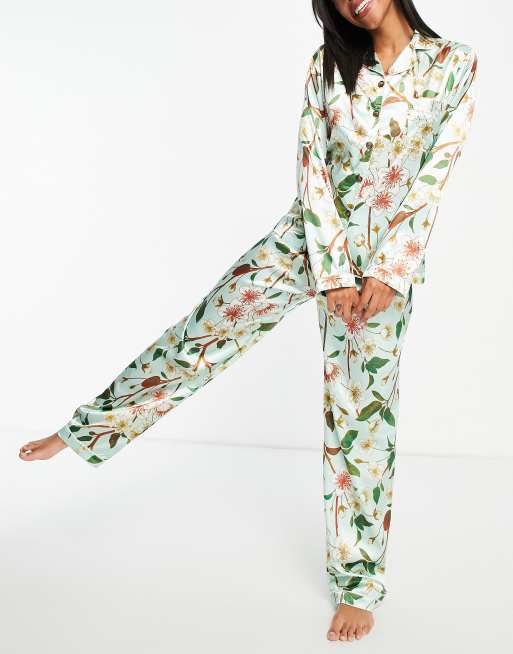Night - Pyjamaset met overhemd en broek van satijn met orchideeprint in saliegroen