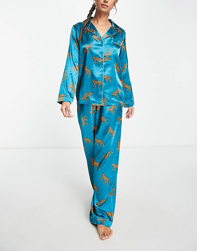 NIGHT - satin long pyjama set in teal leopard print