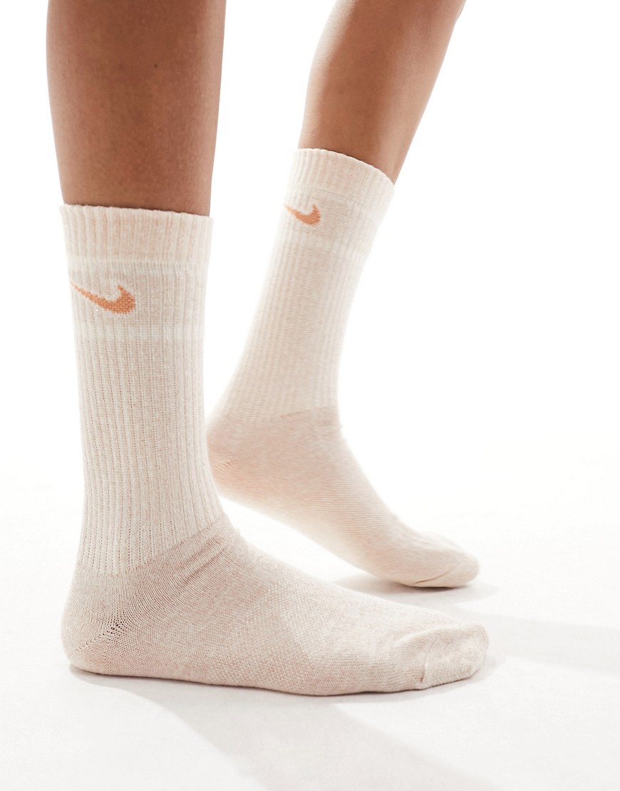 Nike 1 pack essentials crew sock in beige-Neutral