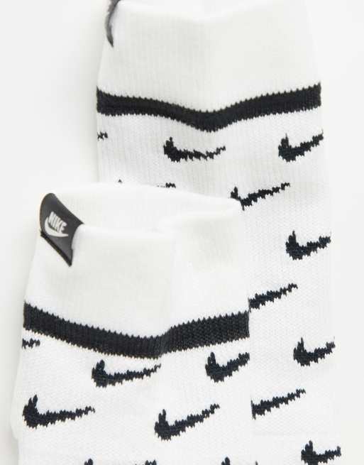 White nike socks shop with black swoosh