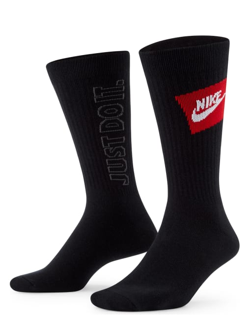 Red and black deals nike socks