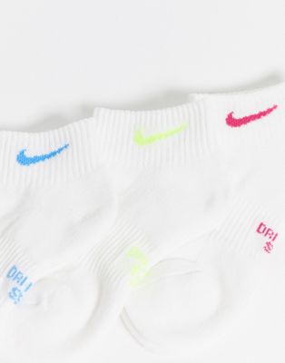 المحلل colored nike socks 
