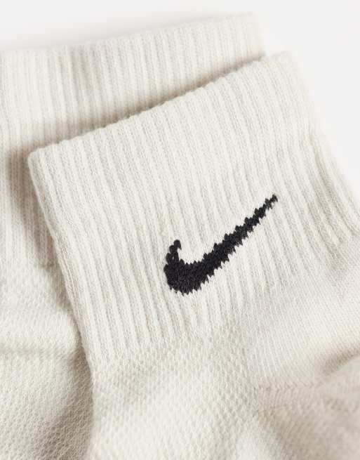 Nike 3er-Pack Knöchelsocken in neutralen Farben, 2 von 3