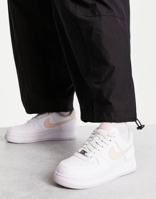 Nike AF1 '07 Next trainers in white and pale pink | ASOS