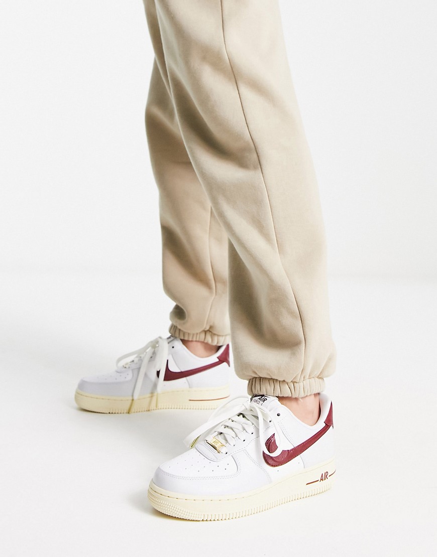 Nike AF1 ’07 trainers in grey and burgundy