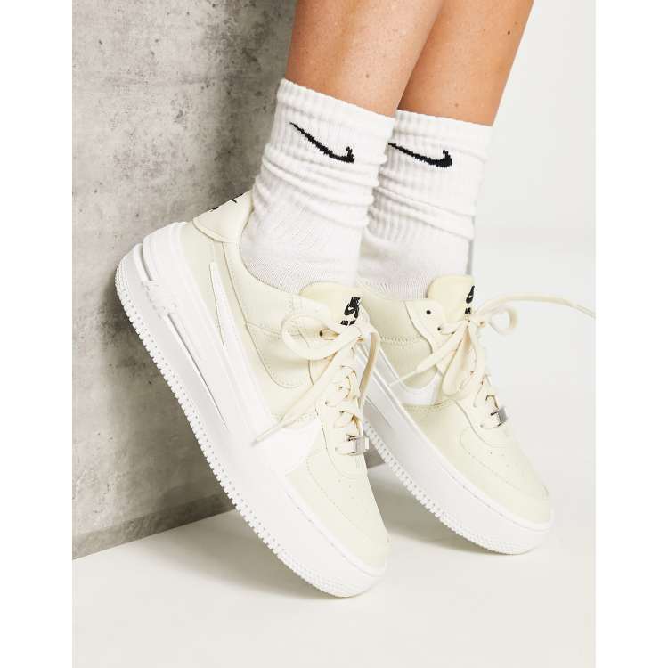 Nike AF1 Platform sneakers in fossil