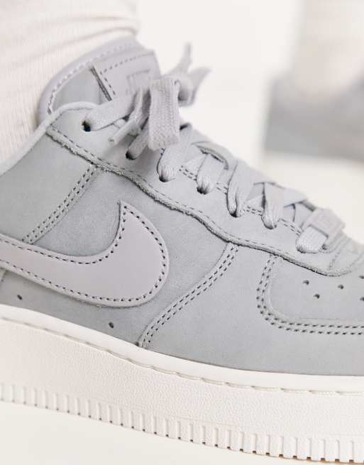 Light grey hotsell nike air force