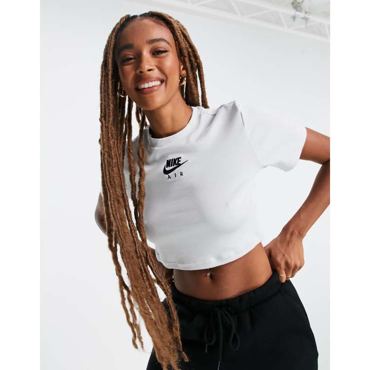 nike crop t shirt