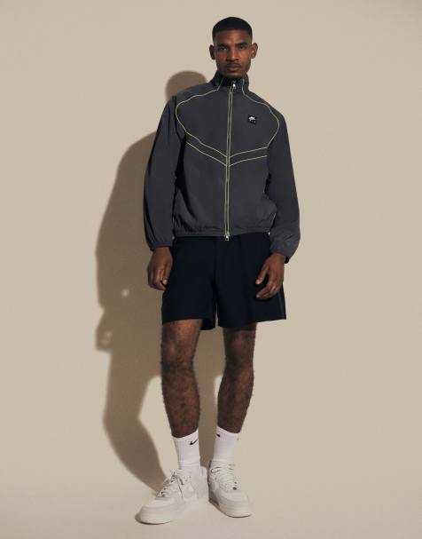 Nike Air – Czarna dresowa kurtka wiatrówka z wysokim kołnierzem - view 1