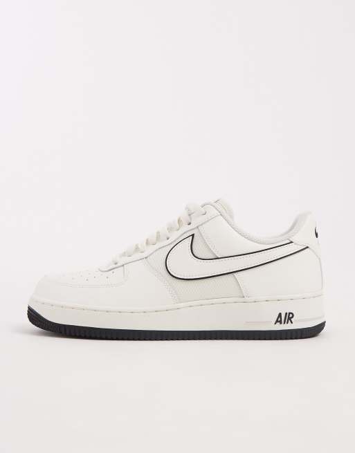Nike – Air Force '07 1 – Naturvita och svarta sneakers, 2 av 5
