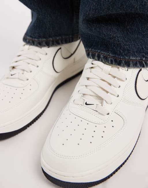 Nike – Air Force '07 1 – Naturvita och svarta sneakers, 4 av 5