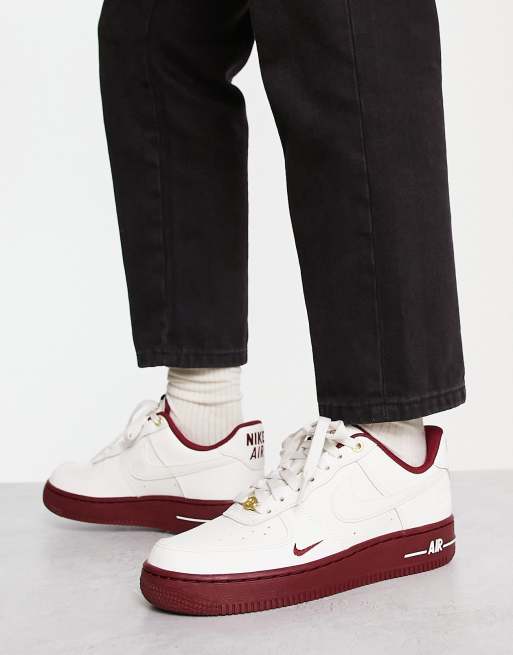 Nike - Air Force 1 '07 - 40e Jubileum - Sneakers in zeilwit en teamrood