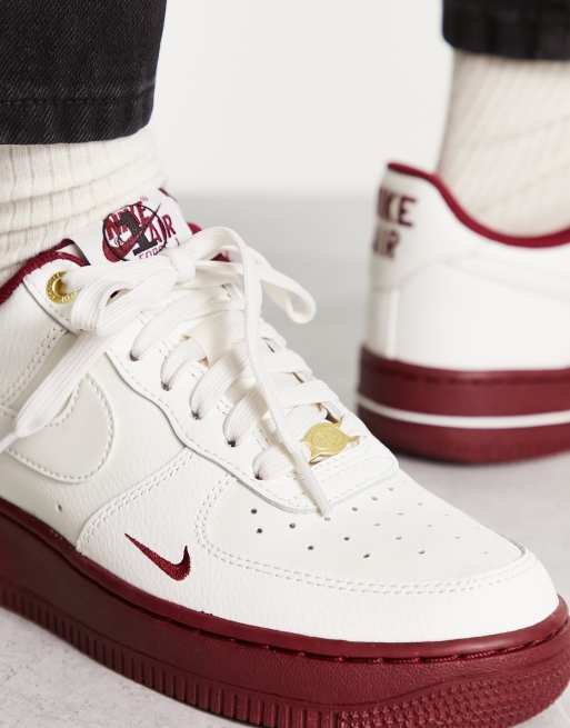 Nike Air Force 1 07 40e anniversaire Baskets Blanc voile et rouge quipe