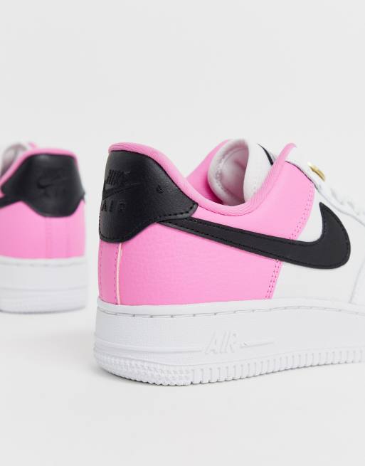 Nike Air Force 1 07 Baskets avec badge de basket ball Blanc rose et noir