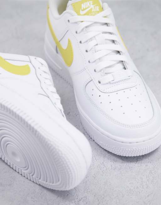 Nike Air Force 1 07 Baskets basiques Blanc et jaune dore ASOS