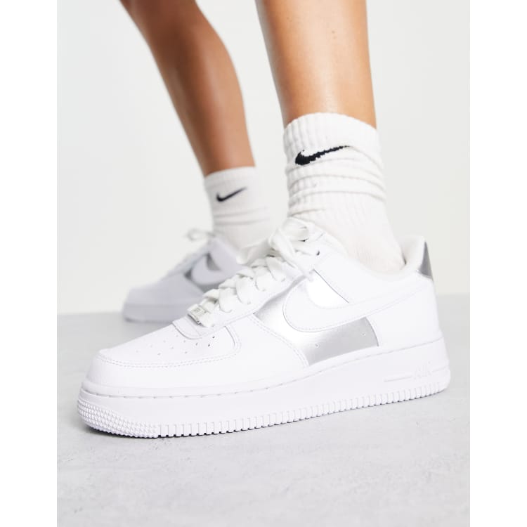 Nike Air Force 1 07 Baskets Blanc et argente ASOS