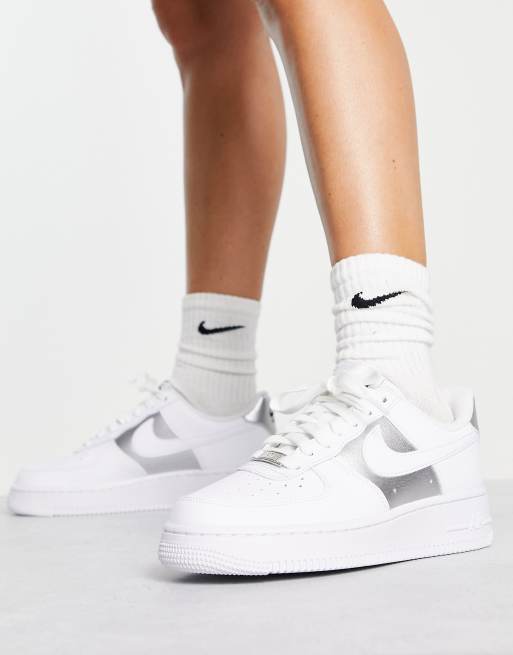 Nike Air Force 1 07 Baskets Blanc et argent