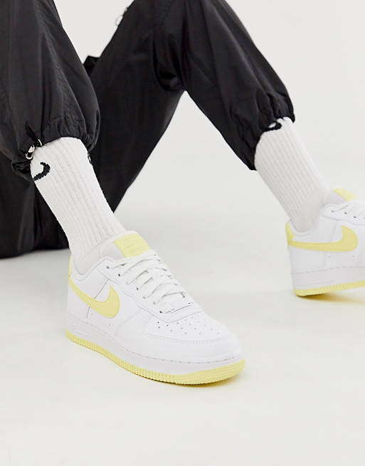 Nike - Air Force 1 '07 - Baskets - Blanc et jaune