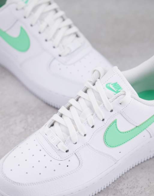 Nike Air Force 1 07 Baskets Blanc et vert clatant