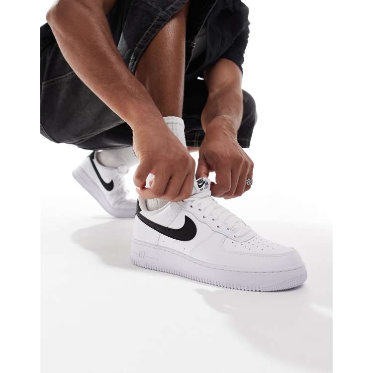 Air force 1 blanche et outlet noir avec lacet nike