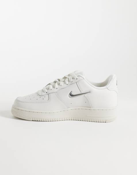 Nike Air Force 1 '07 baskets crème avec swoosh métallisé - view 1