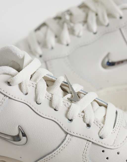 Nike Air Force 1 '07 baskets crème avec swoosh métallisé, 4 de 5