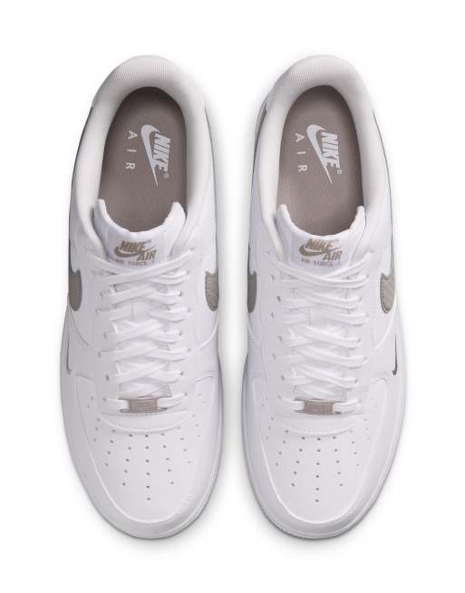 Nike Air Force 1 07' baskets en blanc et beige clair, 4 de 5