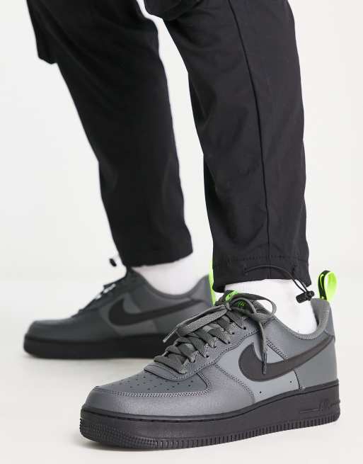 Nike Air Force 1 07 Baskets Gris noir volt