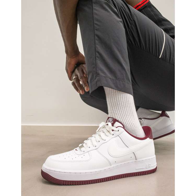 Nike Air Force 1 07 Bia o bordowe buty sportowe ASOS