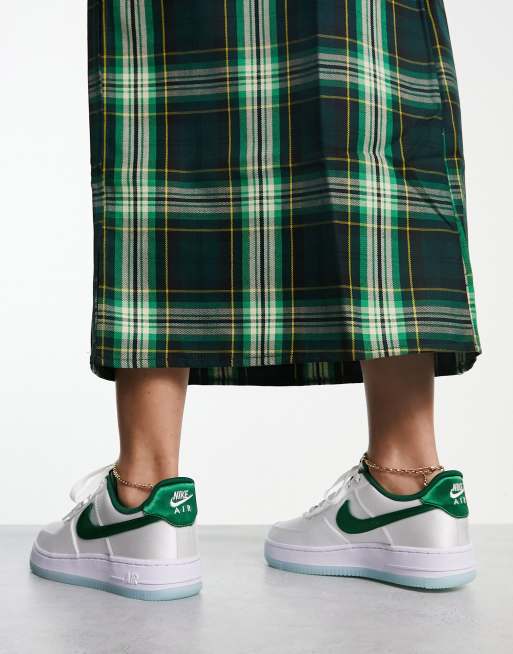 Nike – Air Force 1 '07 – Biało-zielone satynowe buty sportowe, 2 z 4