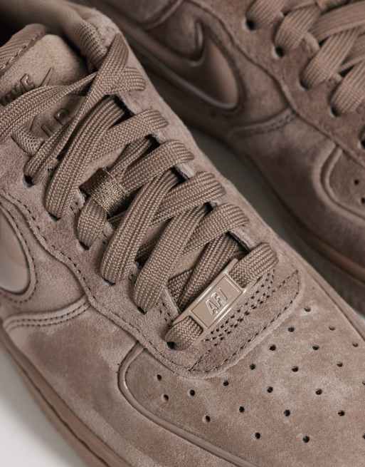 Nike - Air Force 1 '07 - Brune sneakers med Swoosh-logo i pufdesign, 4 af 5