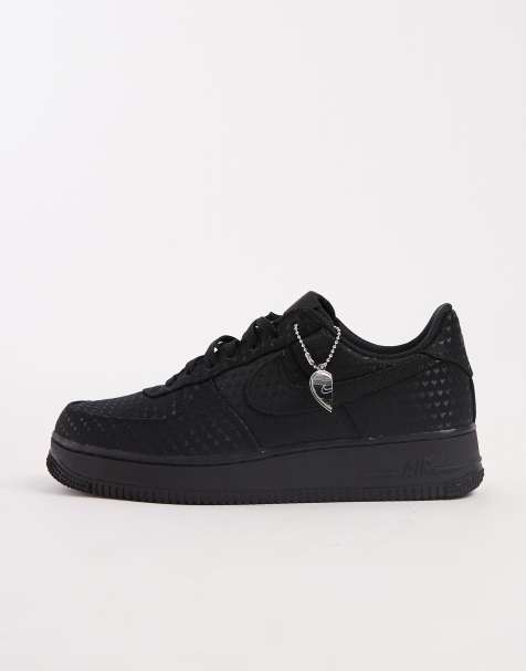 Nike – Air Force 1 '07 – Czarne buty sportowe z wyhaftowanymi sercami - view 1