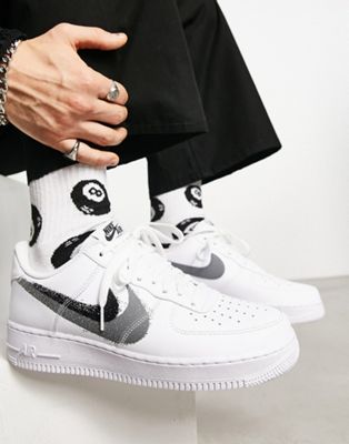 Nike Air Force 1 '07 double swoosh spray trainers in white and black - ASOS Price Checker