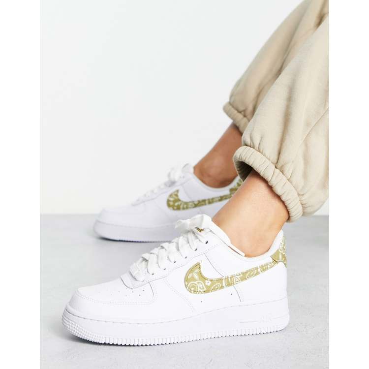 Nike Air Force 1 '07 ESS sneakers in white and brown