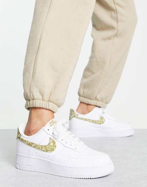 Nike Air Force 1 '07 ESS sneakers in white and brown