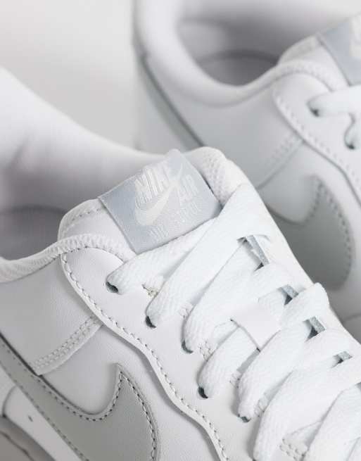 Nike Air Force 1 '07 ESS trainers white and grey, 4 of 5