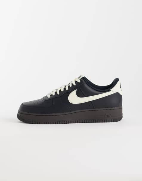 Nike Air Force 1 '07 ESS zapatillas de deporte en negro y marrón - view 1